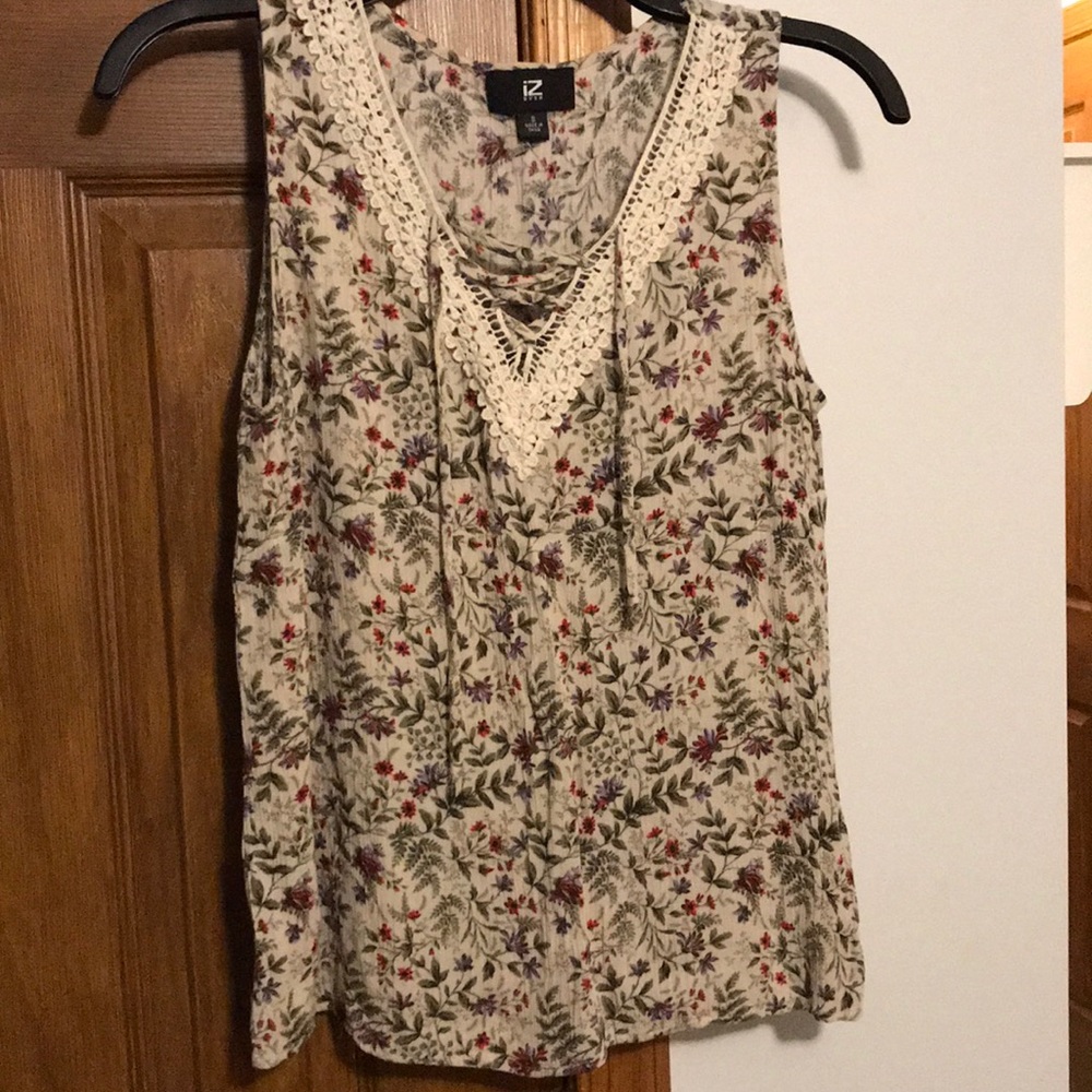 Size small floral print top